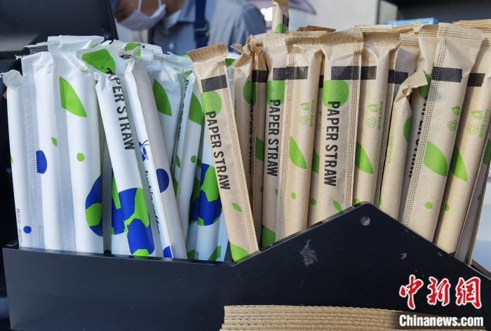 飲品店里的紙質吸管。 <a target='_blank' href='http://www.chinanews.com/' >中新網</a> 左宇坤 攝
