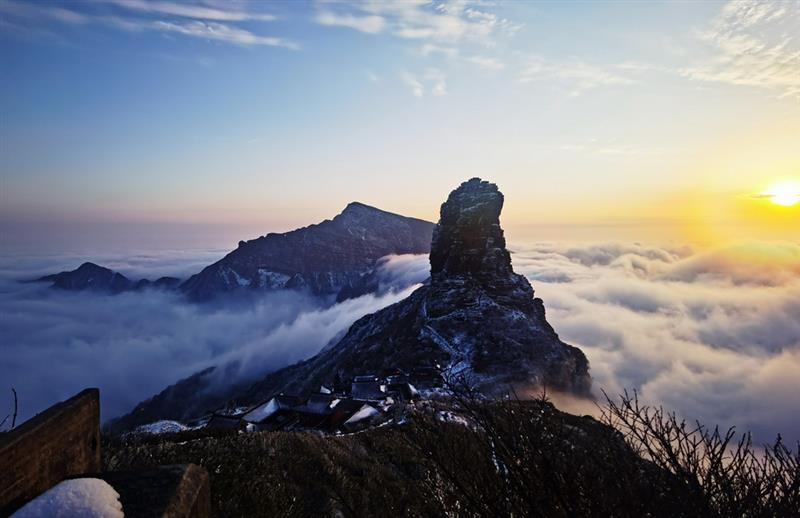  1月17日在貴州銅仁梵凈山拍攝的夕陽云海景觀。