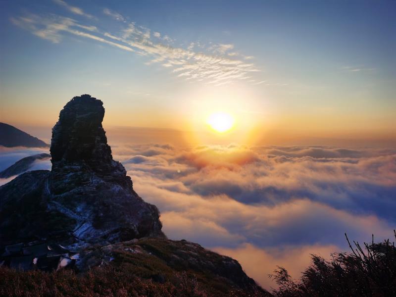 1月17日在貴州銅仁梵凈山拍攝的夕陽云海景觀。