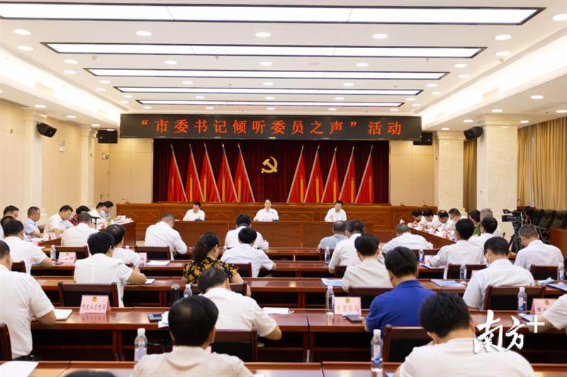 “市委書(shū)記傾聽(tīng)委員之聲”活動(dòng)。鄭志聰攝