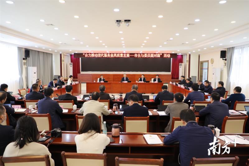“市長(zhǎng)與委員面對(duì)面”活動(dòng)。孫實(shí)攝