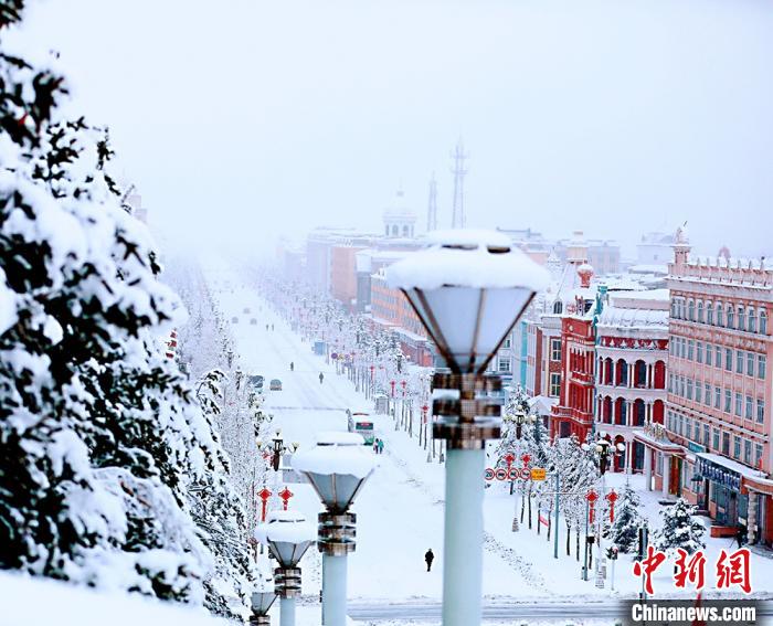 暴雪突襲，“神州北極”漠河一夜之間由春返冬。　王景陽 攝