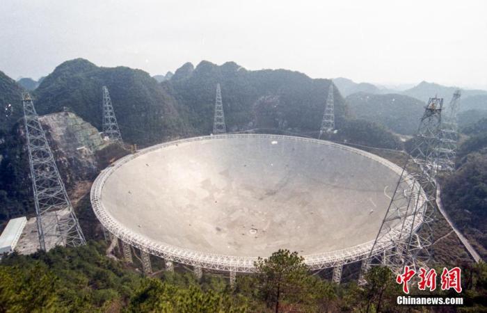 資料圖:圖為2月7日拍攝的500米口徑球面射電望遠鏡(FAST)。 <a target='_blank' href='http://www.chinanews.com/'>中新社</a>記者 瞿宏倫 攝 點擊進入下一頁