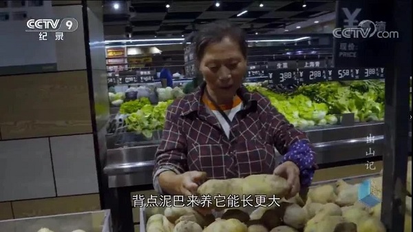 反映貴州遵義易地扶貧搬遷后續(xù)幫扶工作記錄電影《進城記》在京首映