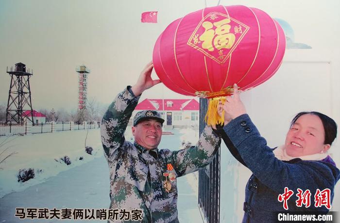 馬軍武夫婦以哨所為家。(翻拍資料圖) 戚亞平 攝