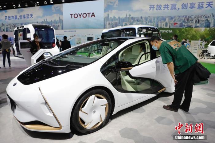 資料圖：在第三屆中國國際進口博覽會上，多個汽車品牌展示的新能源汽車成為參觀者關注的焦點。
<a target='_blank' href='http://www.chinanews.com/'>中新社</a>記者 殷立勤 攝