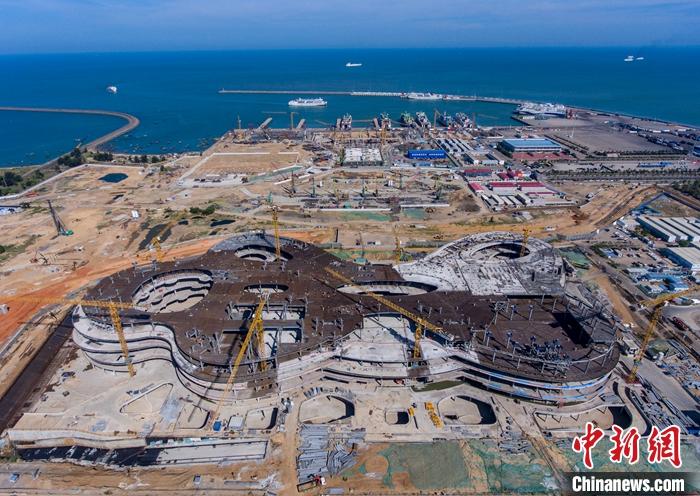 圖為5月19日，航拍海口國際免稅城項目建設現場。(無人機照片) <a target='_blank' href='http://www.chinanews.com/'>中新社</a>記者 駱云飛 攝