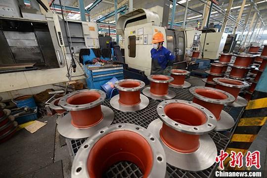 資料圖：工人正在生產(chǎn)。 <a target='_blank' href='http://www.chinanews.com/'>中新社</a>記者 王東明 攝