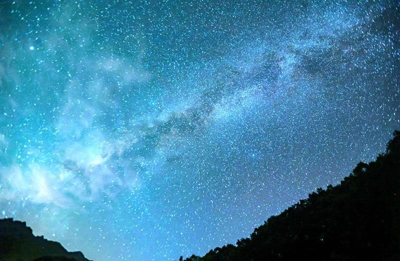 如夢似幻！洛陽白云山星空絕美 銀河橫跨天際