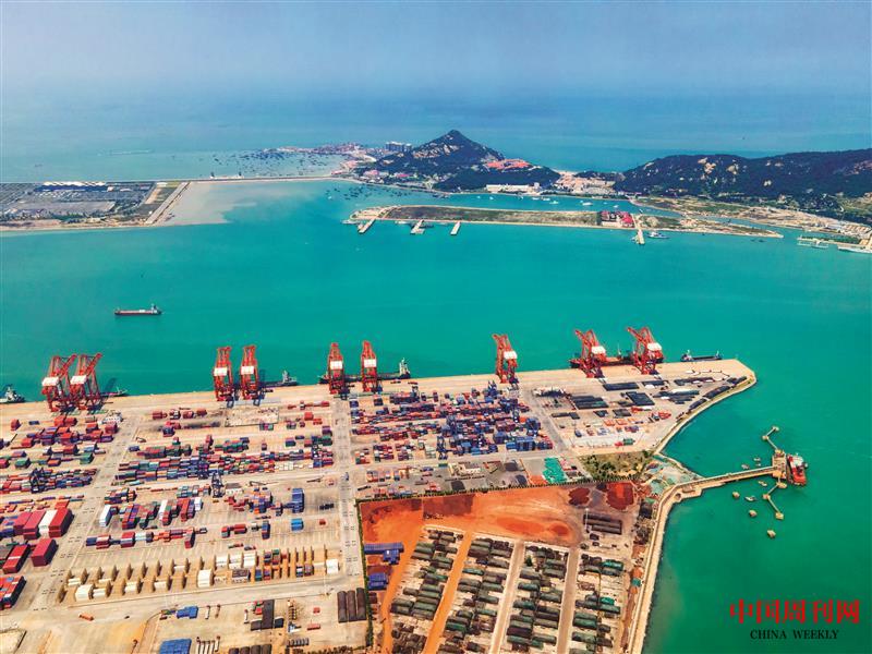 攝圖網_501758303_連云港海港碼頭運輸物流（企業商用）.jpg
