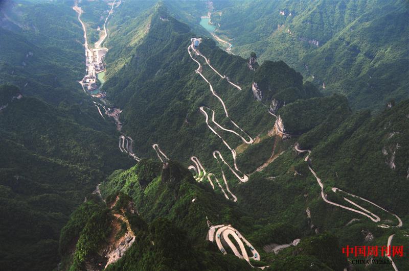 攝圖網_500693032_張家界天門山盤山公路（企業商用）.jpg