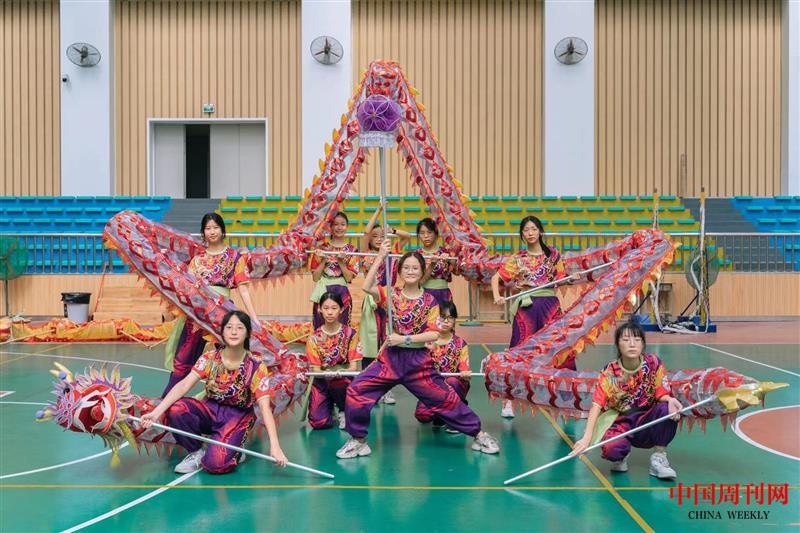 “大體育”課程，華僑中學女子舞龍隊首次參加全國錦標賽掠影.jpg