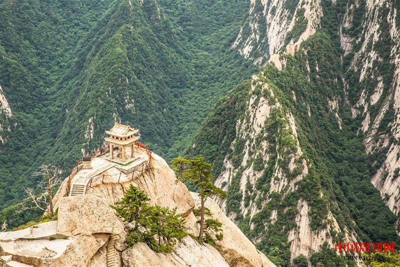 攝圖網(wǎng)_500745825_俯晗華山天險（企業(yè)商用）.jpg